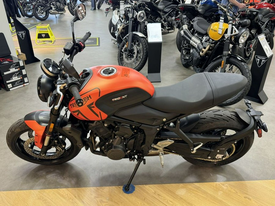 2023 Triumph Trident 660 Matte Baja Orange / Matte Storm Grey