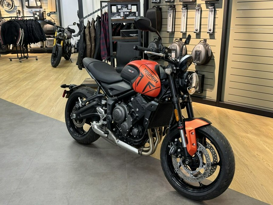 2023 Triumph Trident 660 Matte Baja Orange / Matte Storm Grey