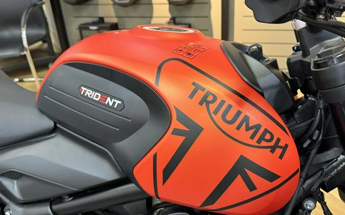 2023 Triumph Trident 660 Matte Baja Orange / Matte Storm Grey