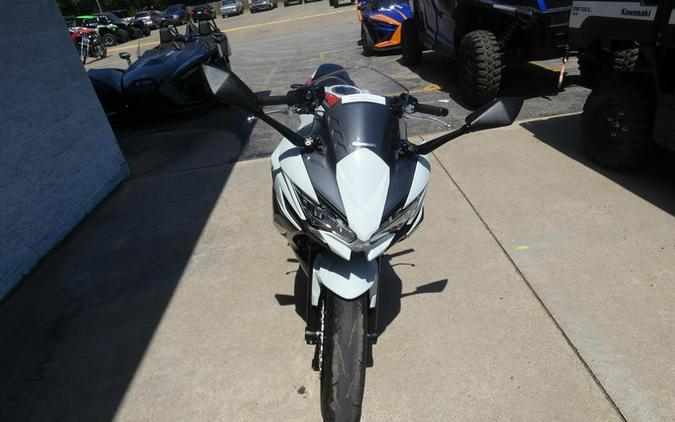 2023 Kawasaki Ninja® 650 Metallic Matte Graphenesteel Gray/Ebony