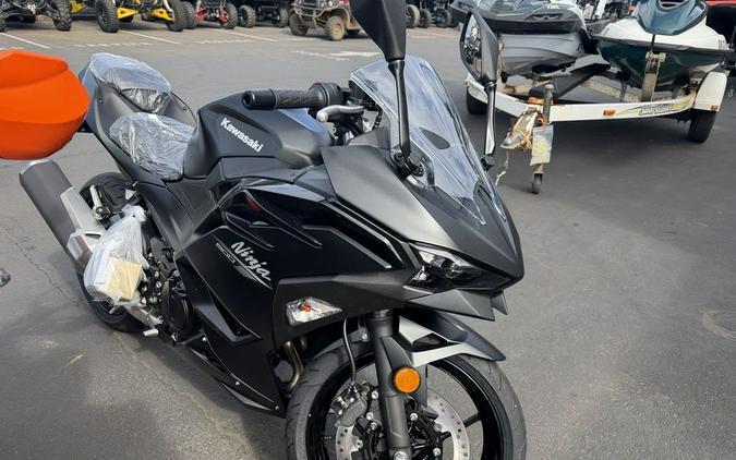 2026 Kawasaki Ninja® 500 Metallic Flat Spark Black
