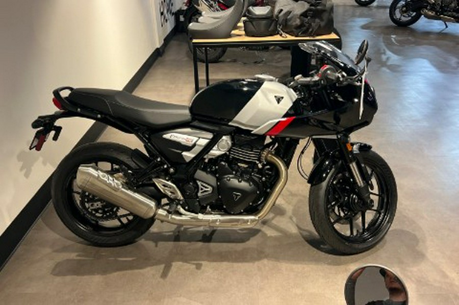 2026 Triumph Thruxton 400