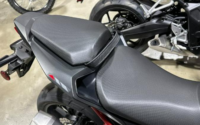 2026 Honda CB750 Hornet E-Clutch