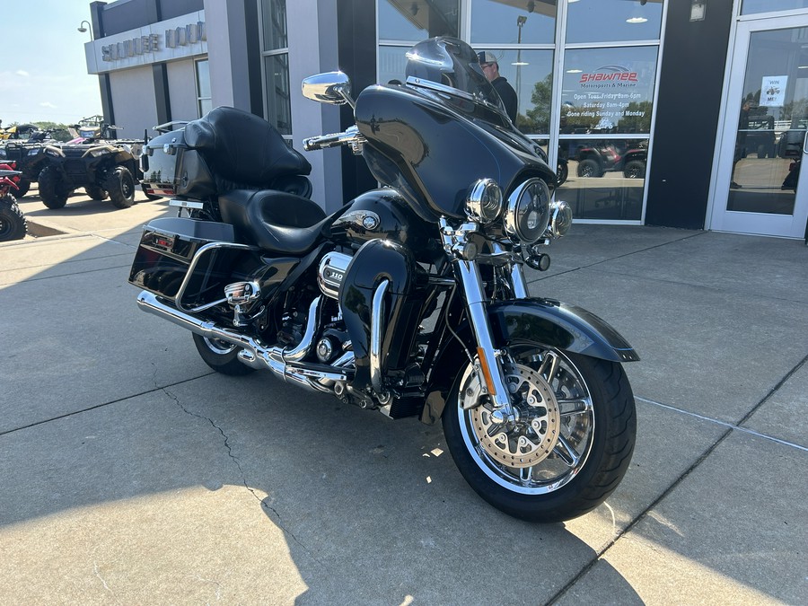 2013 Harley-Davidson® CVO™ Ultra Classic® Electra Glide® 110th Ann. Ed.