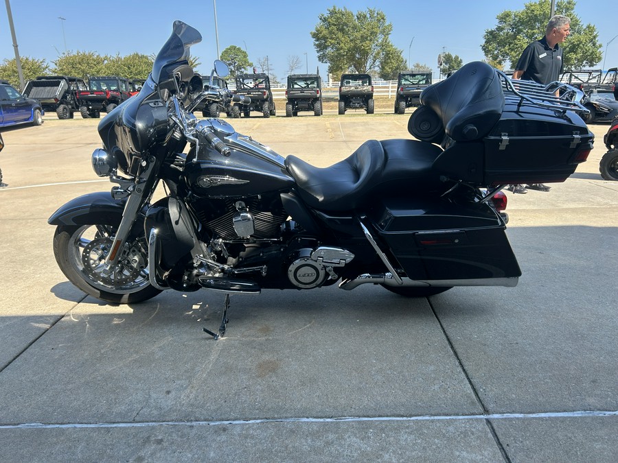 2013 Harley-Davidson® CVO™ Ultra Classic® Electra Glide® 110th Ann. Ed.