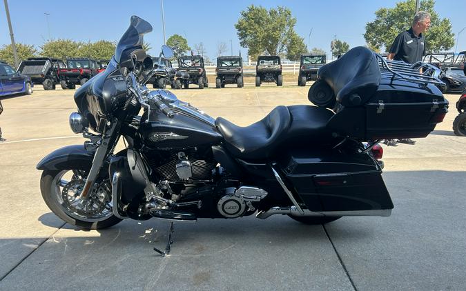 2013 Harley-Davidson® CVO™ Ultra Classic® Electra Glide® 110th Ann. Ed.