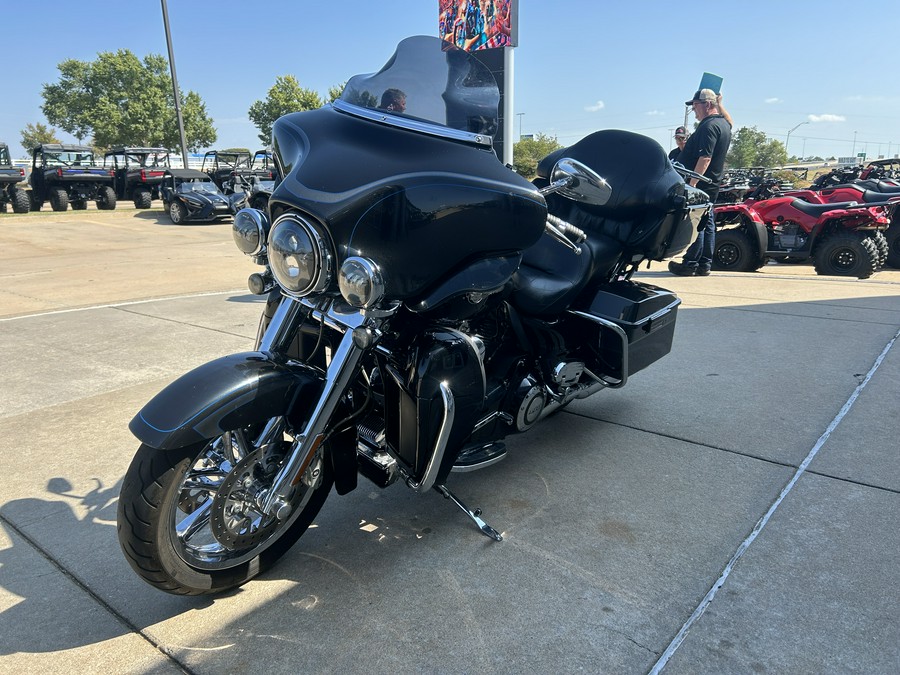 2013 Harley-Davidson® CVO™ Ultra Classic® Electra Glide® 110th Ann. Ed.