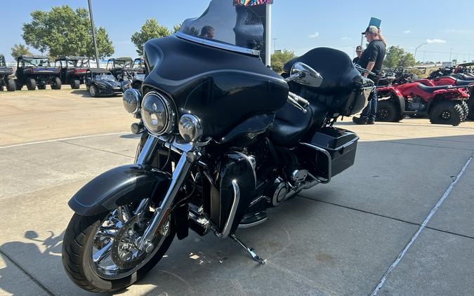 2013 Harley-Davidson® CVO™ Ultra Classic® Electra Glide® 110th Ann. Ed.