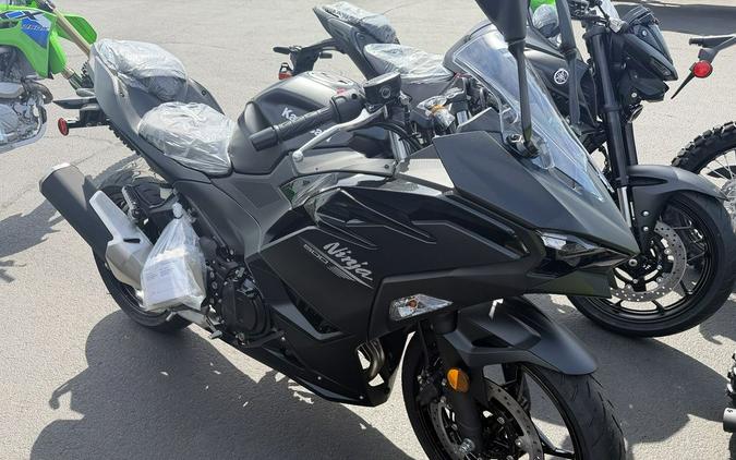 2026 Kawasaki Ninja® 500 Metallic Flat Spark Black