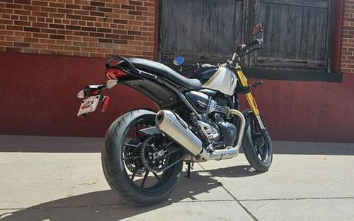 2026 Triumph Speed 400 Pearl Metallic White/Phantom Black Phantom BlackStorm Grey