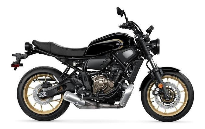 2022 Yamaha XSR700 Review [A Dozen Retro Fast Facts]