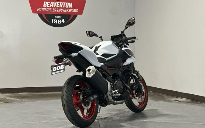 2026 Kawasaki Ninja® 500 Base