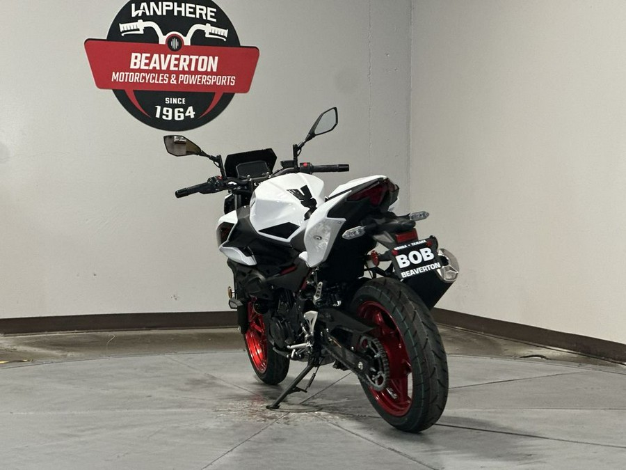 2026 Kawasaki Ninja® 500 Base