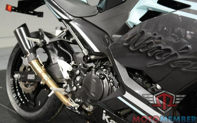 2020 Kawasaki Ninja® 400 ABS Spark Black/ Magnetic Dark Gray/ Phantom Blue