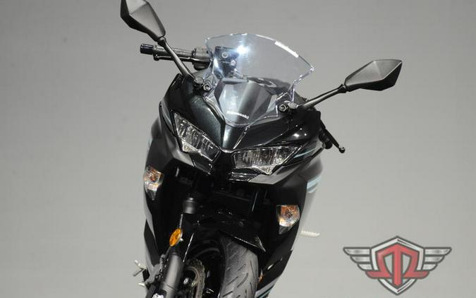 2020 Kawasaki Ninja® 400 ABS Spark Black/ Magnetic Dark Gray/ Phantom Blue