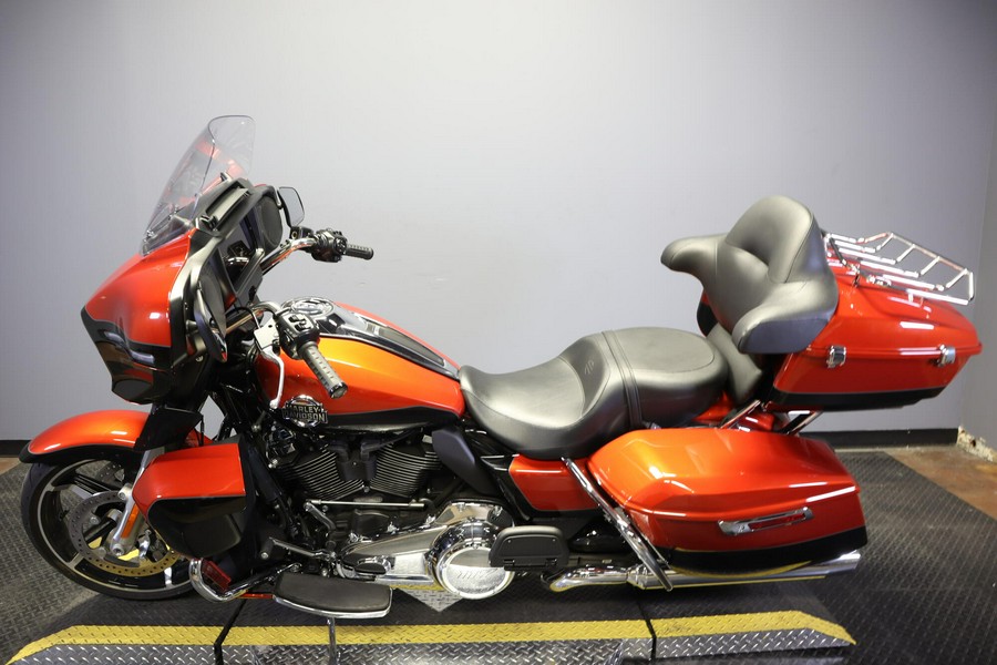 2025 Harley-Davidson Street Glide Ultra Whiskey Fire / Vivid Black - Black Finish