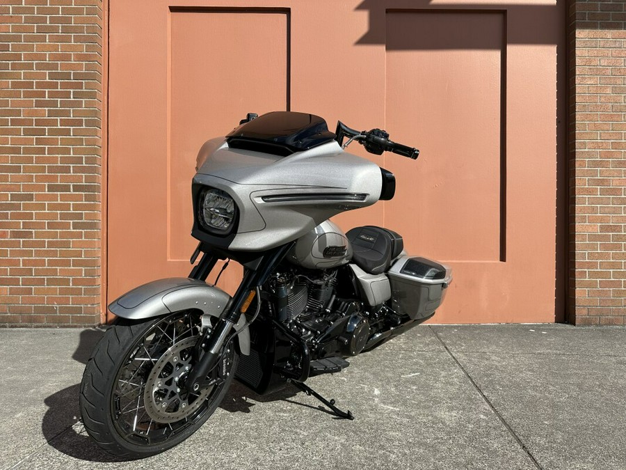 2023 Harley-Davidson CVO™ Street Glide Dark Platinum w/Pinstripe