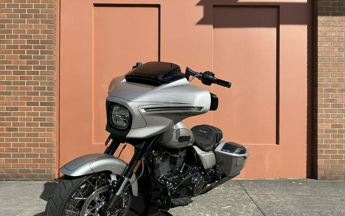 2023 Harley-Davidson CVO™ Street Glide Dark Platinum w/Pinstripe