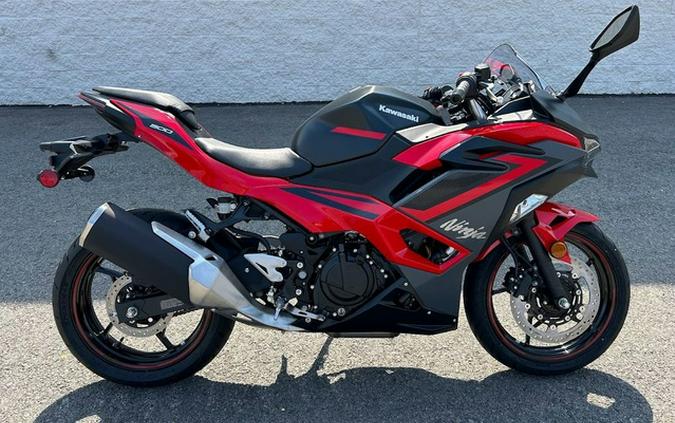 2024 Kawasaki Ninja 500 ABS Passion Red/Metallic Flat Spark Bla