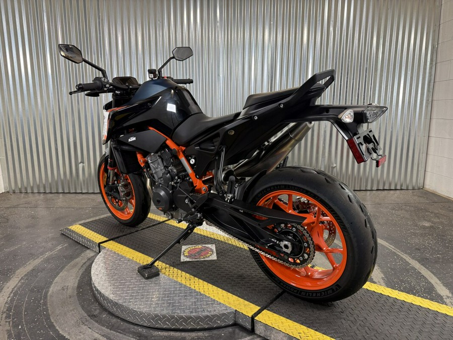2023 KTM 890 Duke R