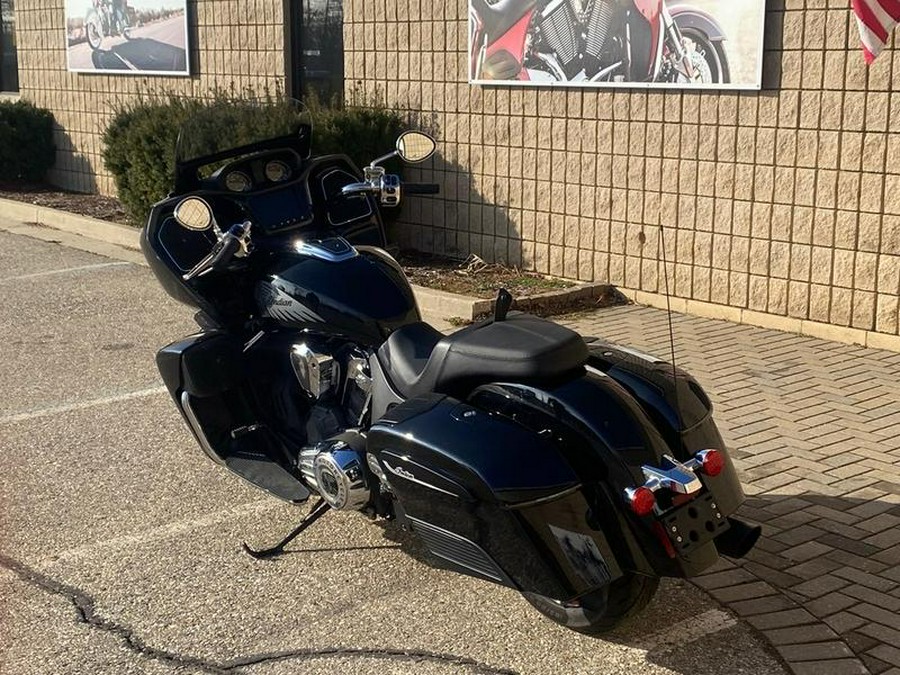 2021 Indian Motorcycle® Challenger® Limited Thunder Black Pearl