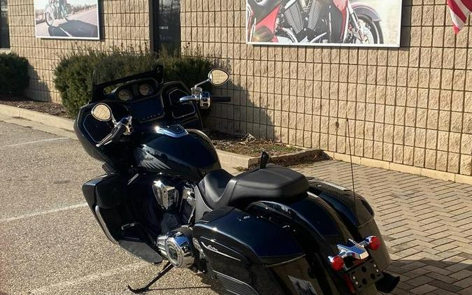 2021 Indian Motorcycle® Challenger® Limited Thunder Black Pearl