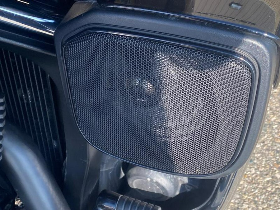 2021 Indian Motorcycle® Challenger® Limited Thunder Black Pearl