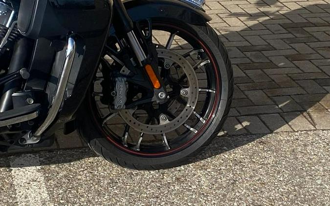 2021 Indian Motorcycle® Challenger® Limited Thunder Black Pearl