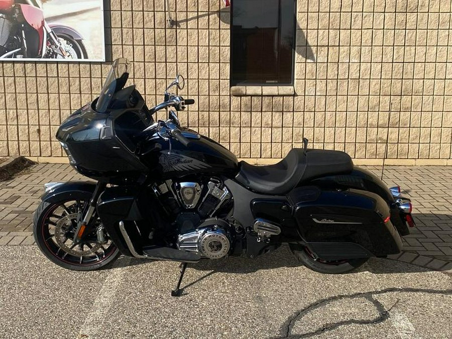 2021 Indian Motorcycle® Challenger® Limited Thunder Black Pearl