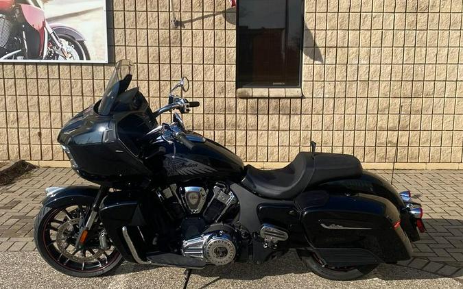 2021 Indian Motorcycle® Challenger® Limited Thunder Black Pearl