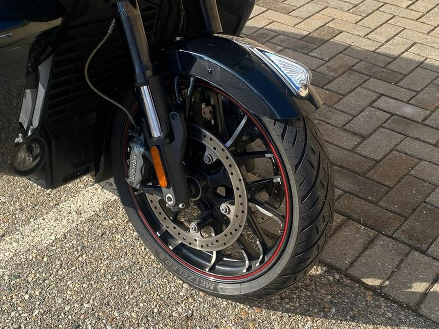 2021 Indian Motorcycle® Challenger® Limited Thunder Black Pearl