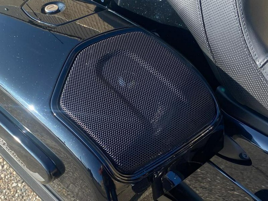 2021 Indian Motorcycle® Challenger® Limited Thunder Black Pearl