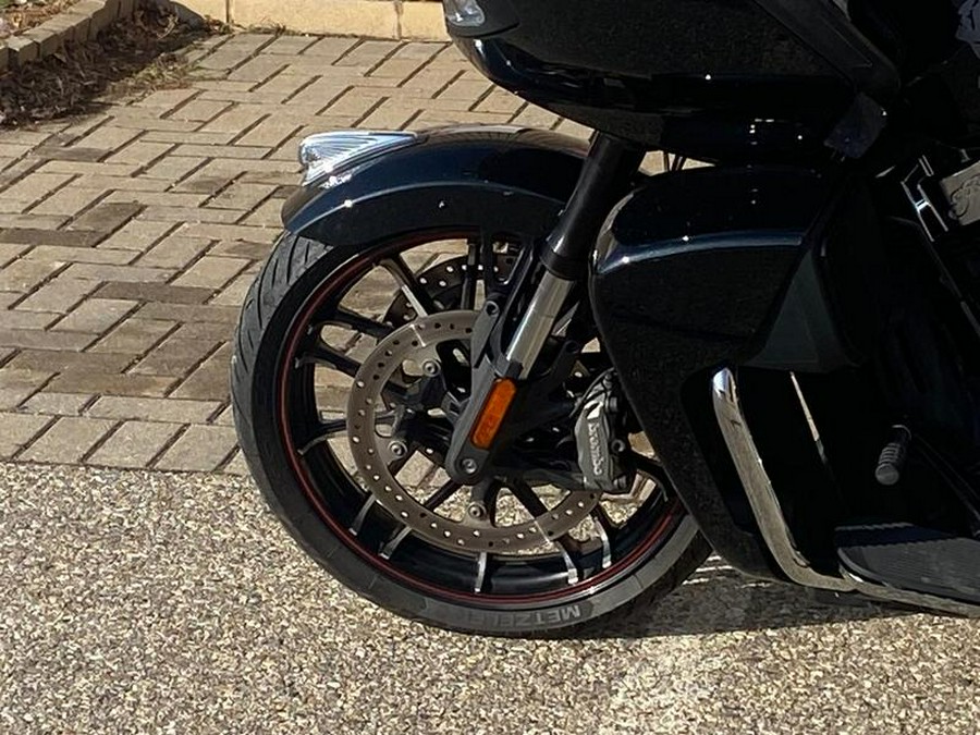 2021 Indian Motorcycle® Challenger® Limited Thunder Black Pearl