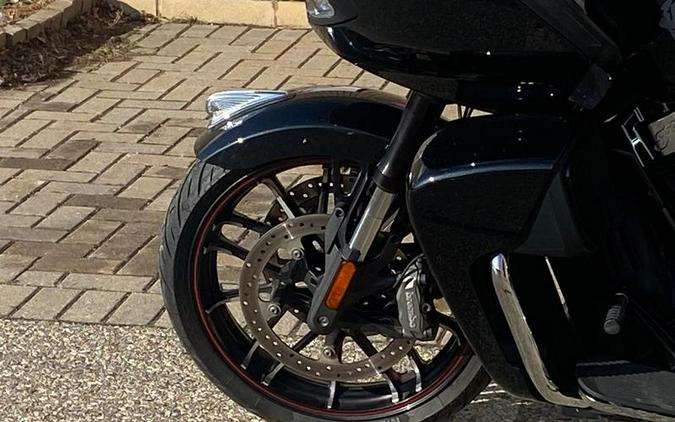 2021 Indian Motorcycle® Challenger® Limited Thunder Black Pearl