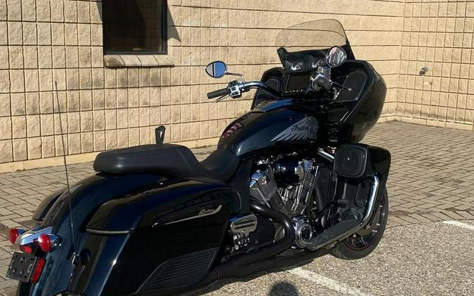 2021 Indian Motorcycle® Challenger® Limited Thunder Black Pearl