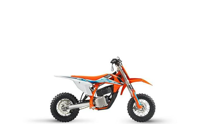 2023 KTM SX-E 3 First Look [Just In Time For Christmas]