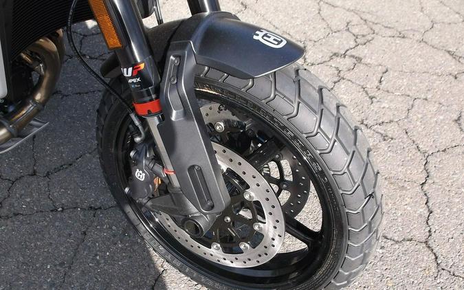 2025 Husqvarna® Svartpilen 801