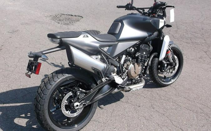 2025 Husqvarna® Svartpilen 801
