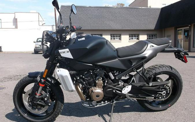 2025 Husqvarna® Svartpilen 801