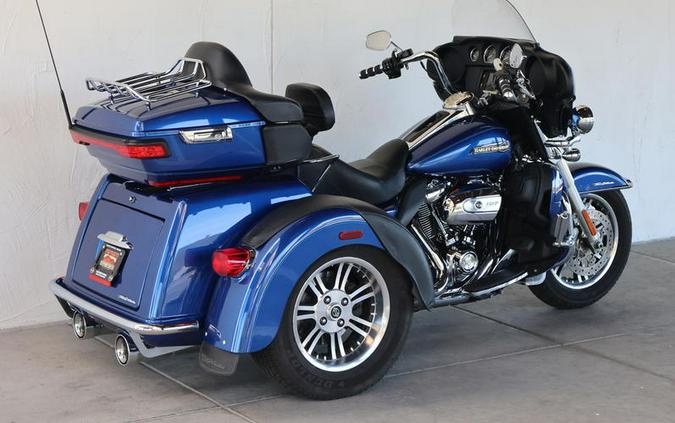 2017 Harley-Davidson® FLHTCUTG - Tri Glide® Ultra