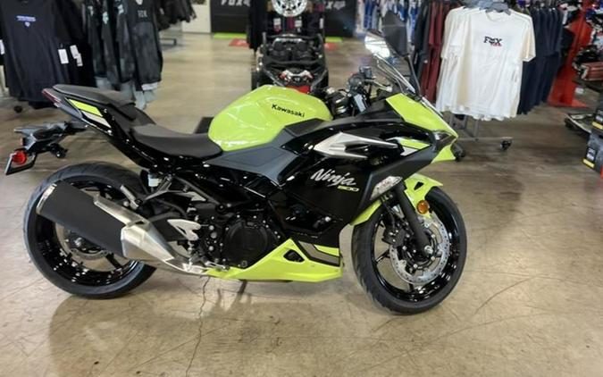 2026 Kawasaki Ninja 500 ABS Metallic Yellowish Green/Ebony