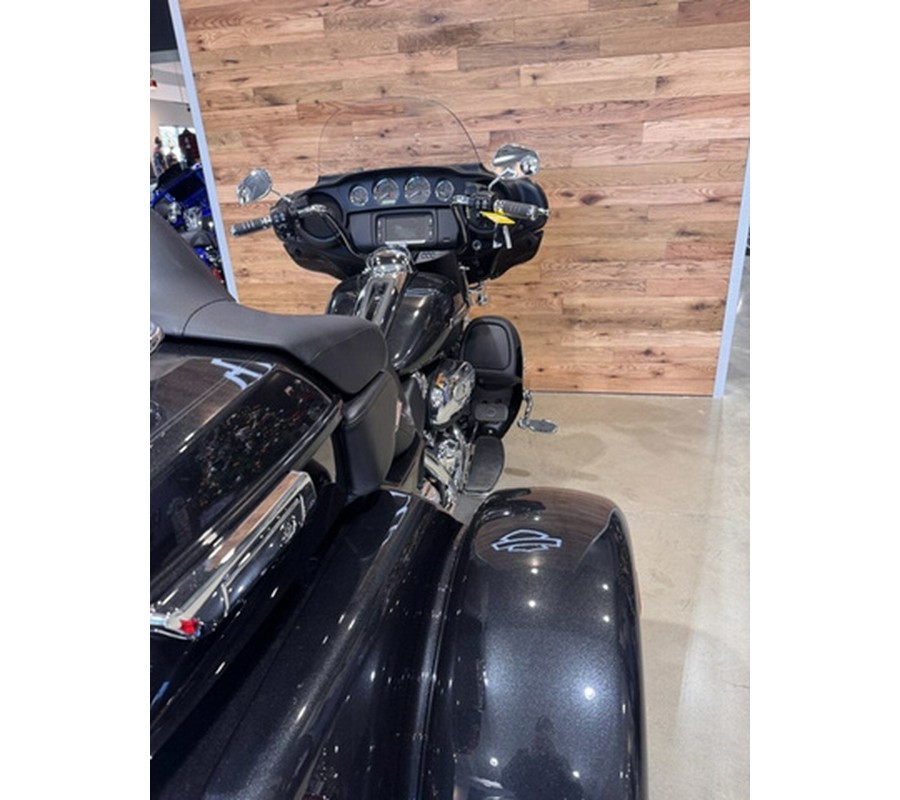 2018 Harley-Davidson Trike FLHTCUTG - Tri Glide Ultra