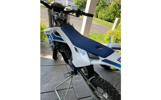 2024 Husqvarna Motorcycles EE 5