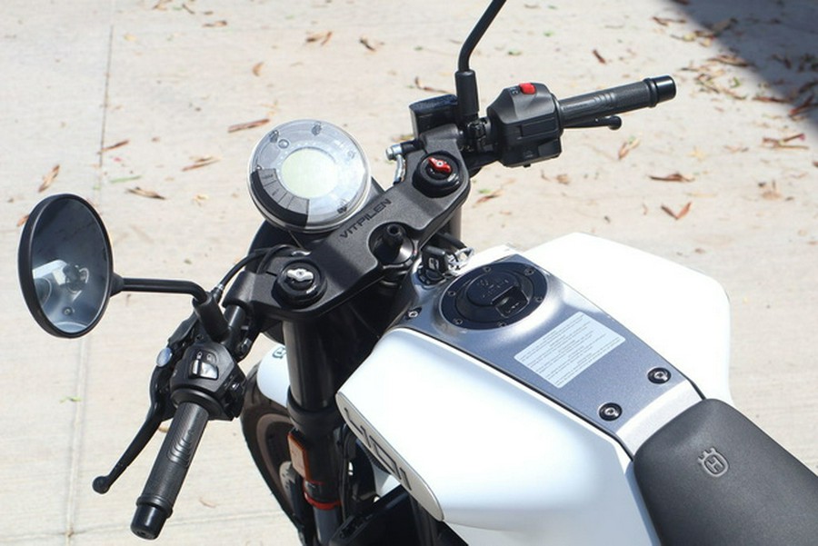 2023 Husqvarna Svartpilen 401
