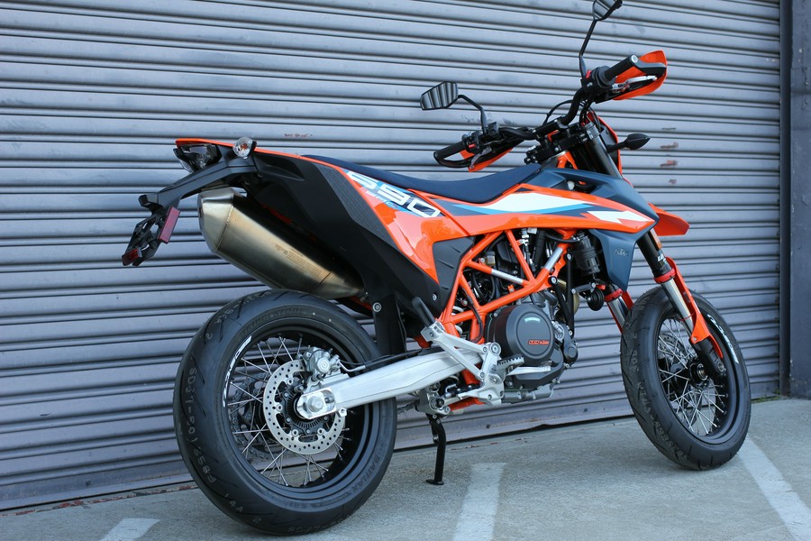 2023 KTM 690 SMC R