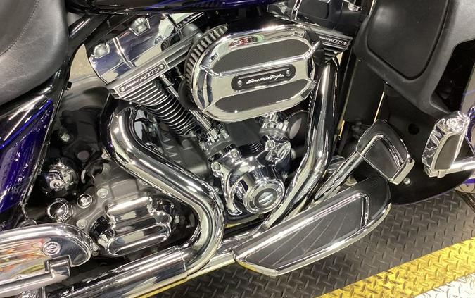 2016 Harley-Davidson® FLHXSE - CVO™ Street Glide®