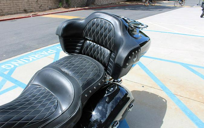 2020 Indian Motorcycle® Roadmaster® Thunder Black