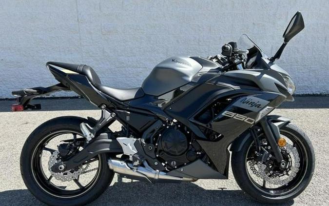 2024 Kawasaki Ninja 650 Metallic Matte Graphenesteel Gray/Ebony