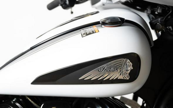 2024 Indian Motorcycle® Chieftain® Dark Horse® w/Powerband Audio Pkg Ghost White Metallic Smoke wit