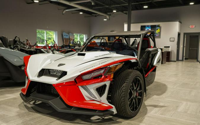 2024 Polaris Slingshot® ROUSH® Edition Manual